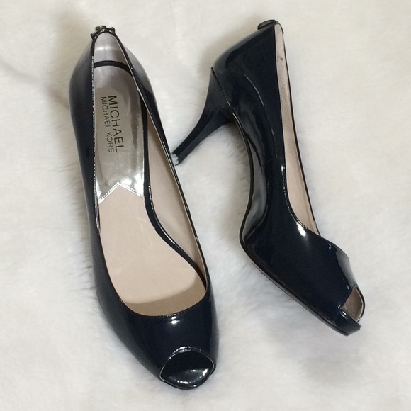 Michael Kors Shoes - Michael Kors pump lower heel shoes